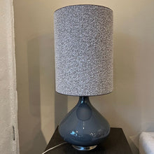 Indlæs billede til gallerivisning Flavia Bordlampe grå