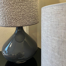 Indlæs billede til gallerivisning Flavia Bordlampe grå