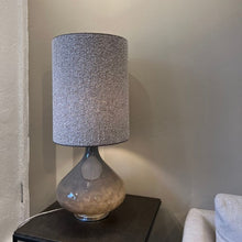 Indlæs billede til gallerivisning Flavia Bordlampe grå