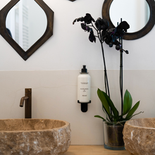 Indlæs billede til gallerivisning Hand & Body lotion - Black Orchid & Lily