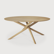 Indlæs billede til gallerivisning Oak Mikado rundt spisebord