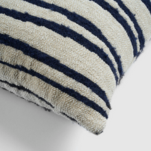 Indlæs billede til gallerivisning White Stripes pude