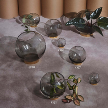 Indlæs billede til gallerivisning Globe vase - Black/Gold