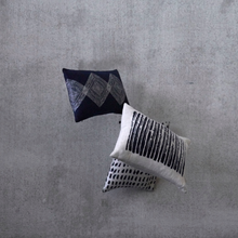 Indlæs billede til gallerivisning White Stripes pude