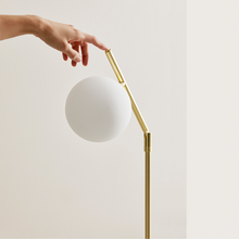 Indlæs billede til gallerivisning Endo Bordlampe