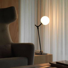 Indlæs billede til gallerivisning Atom Bordlampe