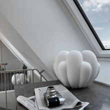 Indlæs billede til gallerivisning Bloom vase - mini- bone white
