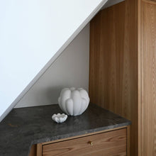 Indlæs billede til gallerivisning Bloom vase - mini- bone white
