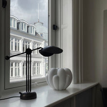 Indlæs billede til gallerivisning Bloom vase - mini- bone white
