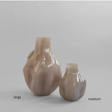 Indlæs billede til gallerivisning Bakku vase - medium - smoked desert

