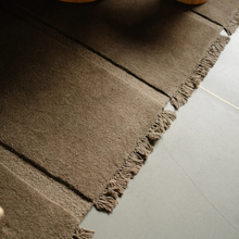 Indlæs billede til gallerivisning NYHED Atoll tæppe brun
