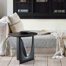 Indlæs billede til gallerivisning Geometric sidebord
