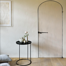 Indlæs billede til gallerivisning Round tray side table
