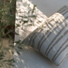 Indlæs billede til gallerivisning White Stripes outdoor cushion
