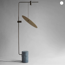 Indlæs billede til gallerivisning The Moon gulvlampe

