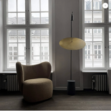 Indlæs billede til gallerivisning The Moon gulvlampe
