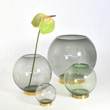 Indlæs billede til gallerivisning Globe vase - Forest/Gold
