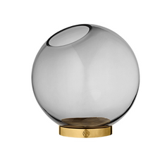 Indlæs billede til gallerivisning Globe vase - Black/Gold
