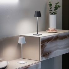 Indlæs billede til gallerivisning Poldina LED lampe
