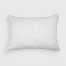 Indlæs billede til gallerivisning White Boucle Light outdoor cushion
